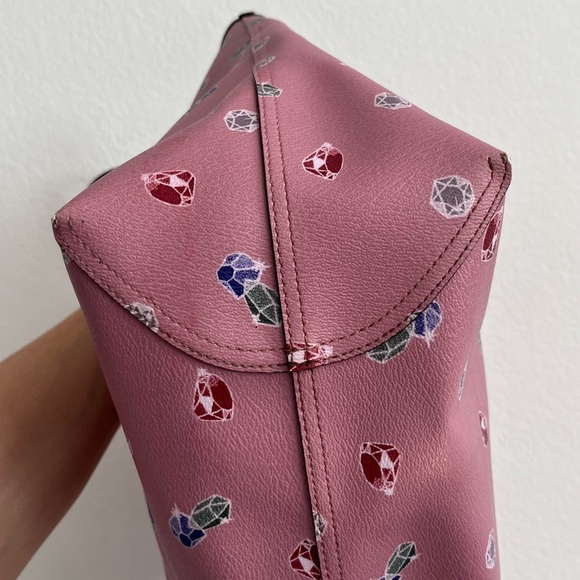 Disney x Coach Reversible City Tote Snow White - Picture 4 of 8